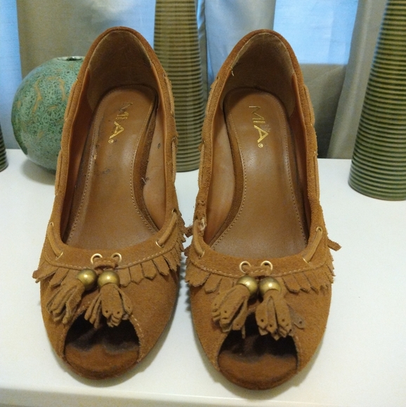 Pumps - Picture 1 of 5